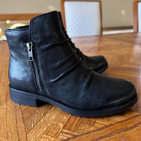 🖤NEW🖤 Sofft Beckie II Ruched Bootie - Picture 4 of 8